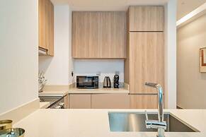 Designer 1BR Apt Fully Equipped