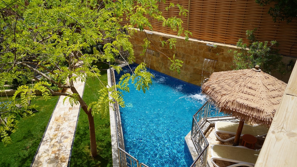 The Land Villas Ammaria