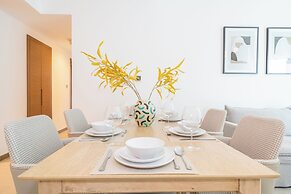 Stunning 2BR Apt – High-Floor with Breathtaking Views
