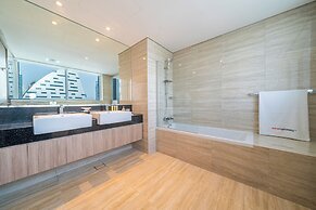 Stunning 2BR Apt – High-Floor with Breathtaking Views
