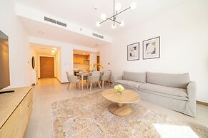 Stunning 2BR Apt – High-Floor with Breathtaking Views