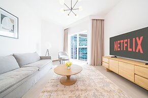 Stunning 2BR Apt – High-Floor with Breathtaking Views