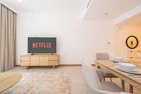 Stunning 2BR Apt – High-Floor with Breathtaking Views