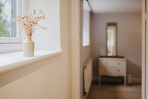 Mulberry Cottage 5BD in Wiltshire