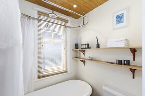 Apartment in Brighton Near the Beach