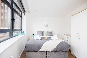 Modern 1 Bed Flat in Town Centre - Free Wifi