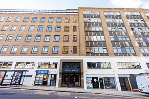 Modern 1 Bed Flat in Town Centre - Free Wifi