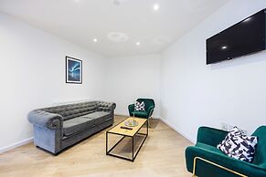 Modern 2 bed Flat in Town Centre - Free Wifi