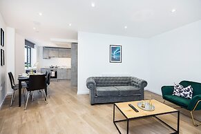 Modern 2 bed Flat in Town Centre - Free Wifi