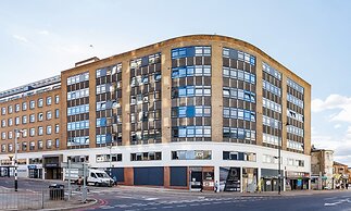 Modern 2 bed Flat in Town Centre - Free Wifi