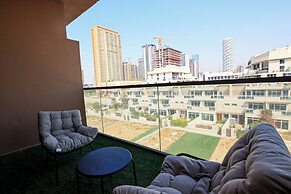 Spacious 2BR Apt Maids Elegance