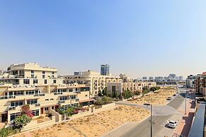 Spacious 2BR Apt Maids Elegance