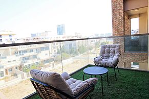 Spacious 2BR Apt Maids Elegance