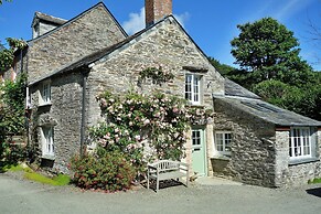 Cottage in Cornwall Near Porthcothan Bay