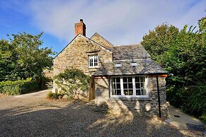 Cottage in Cornwall Near Porthcothan Bay