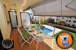 Apartment in Roses With Balcony, Pool-view