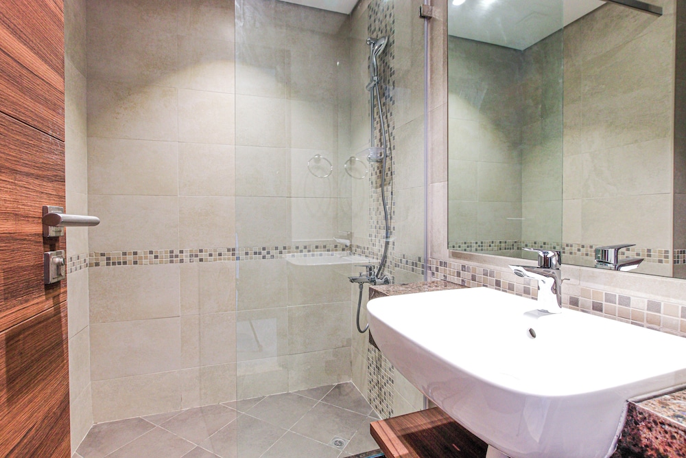 Luxurious 2BR Maids Eleganz Apt