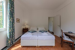 Vernazza Apartments