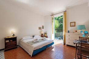 Vernazza Apartments