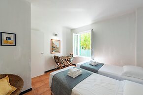 Vernazza Apartments
