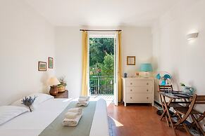 Vernazza Apartments