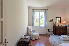 Vernazza Apartments