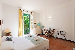 Vernazza Apartments