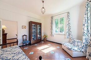 Vernazza Apartments