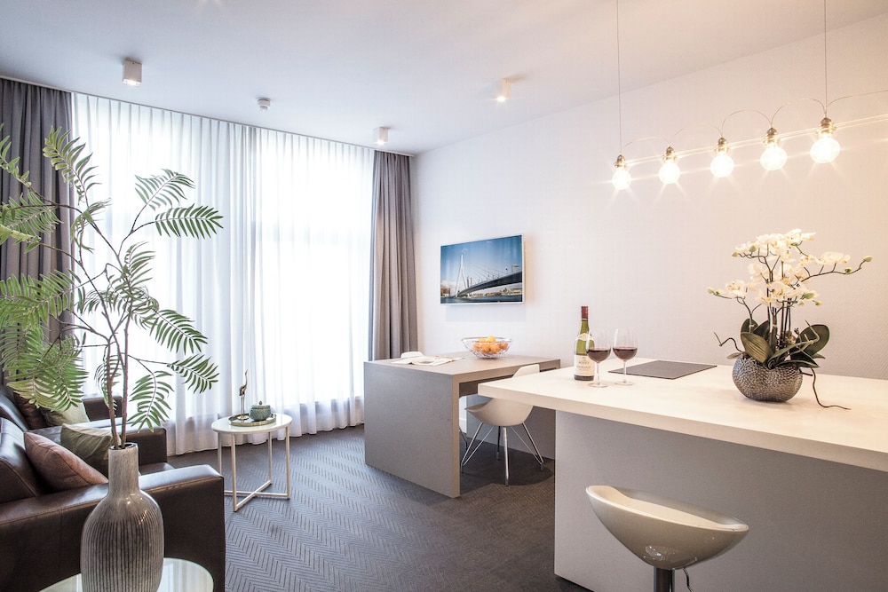 Maurits Apartments & Suites