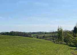 Barn in Cotswolds With Hot Tub & Scenic Views