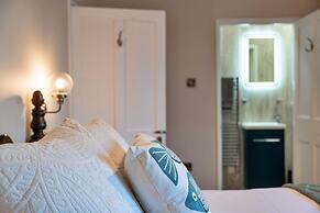 Cottage in Cornwall by Helford River & Hot Tub
