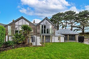 Cottage in Cornwall With Sea Views & BBQ
