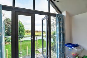 Cottage in Cornwall With Sea Views & BBQ