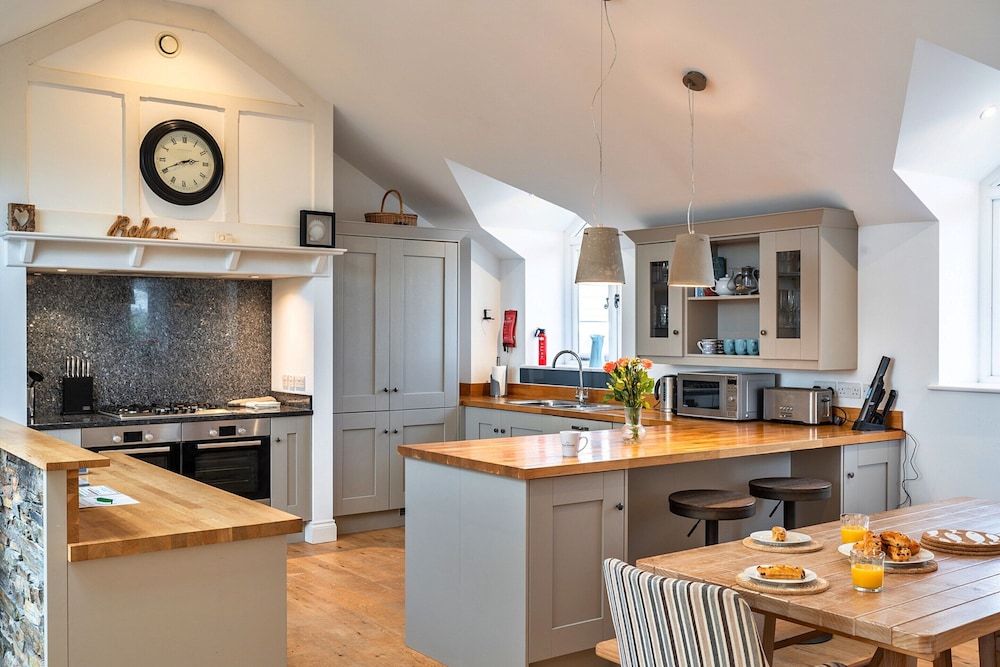 Cottage in Cornwall With Sea Views & BBQ