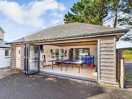 Cottage in Cornwall With Sea Views & BBQ