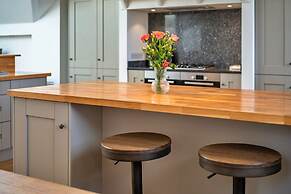 Cottage in Cornwall With Sea Views & BBQ