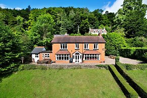 Lodge by River Wye With Private River Access
