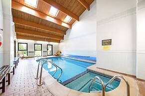 Lodge in Thirsk With Spa & Countryside Views