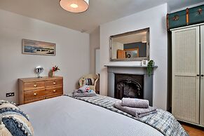Apartment in Whitby Near Whalebone Arch