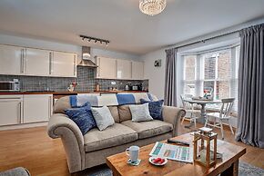 Apartment in Whitby Near Whalebone Arch