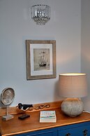 Apartment in Whitby Near Whalebone Arch