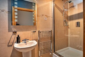 Apartment in Whitby Near Whalebone Arch