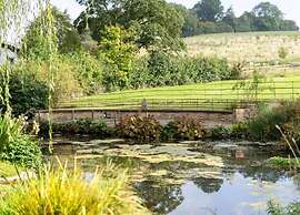 Barn in Cotswolds With Private Hot Tub