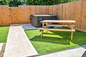 Barn in Cotswolds With Private Hot Tub