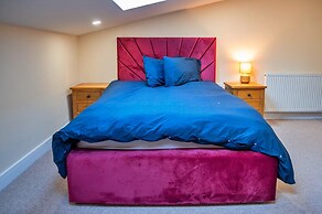 Barn in Cotswolds With Private Hot Tub