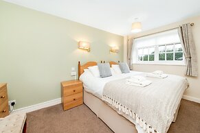 Lodge in Thirsk With Spa & Scenic Trails