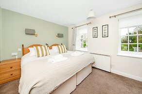 Lodge in Thirsk With Spa & Scenic Trails