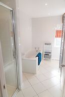Pet-friendly Vintage Cottage, No Deposit