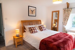 Pet-friendly Vintage Cottage, No Deposit