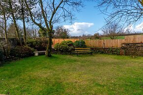Pet-friendly Vintage Cottage, No Deposit